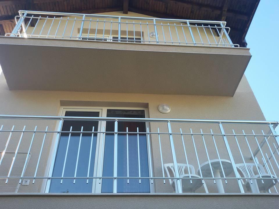 Guest House Tedi ساباريفا بانيا المظهر الخارجي الصورة
