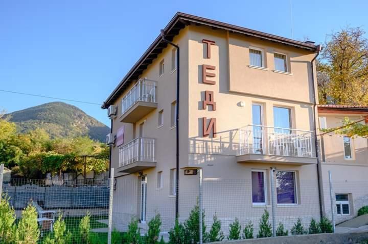 Guest House Tedi ساباريفا بانيا المظهر الخارجي الصورة